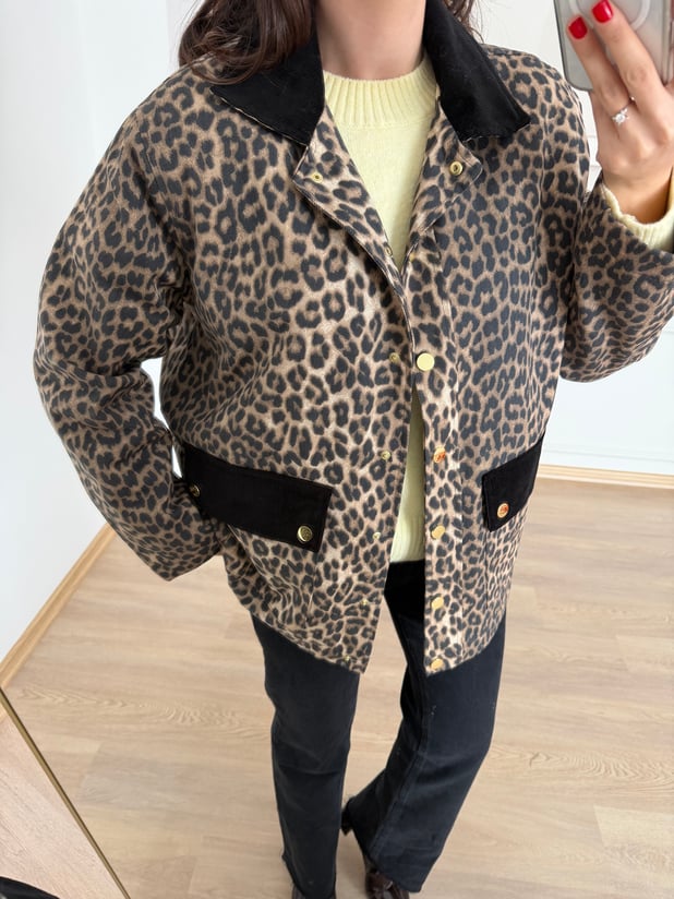 Leopar Desenli Yakası Kadife Mont 