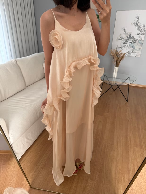 Liva Gül Detaylı Bej Rengi Elbise