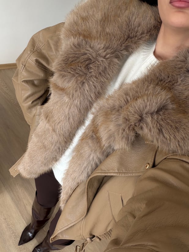 Premium Yumuşak Derili Koyu Bej Rengi Kürklü Mont 