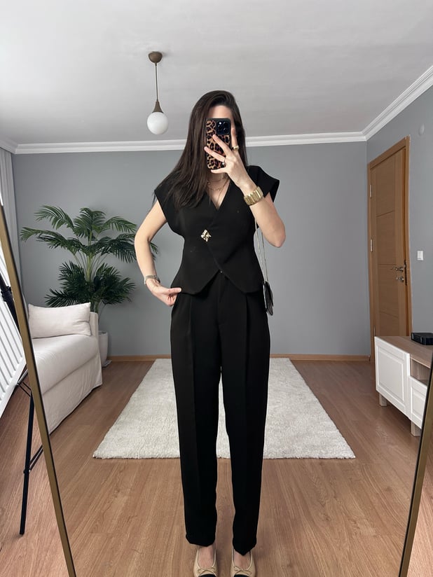Tek Düğme Detaylı Siyah Takım
