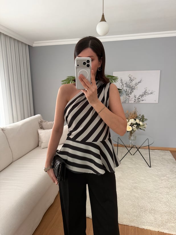 Tek Omuzlu Çizgi Model Bluz