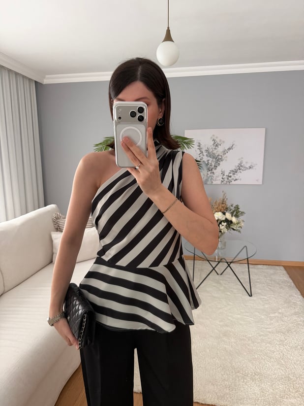 Tek Omuzlu Çizgi Model Bluz