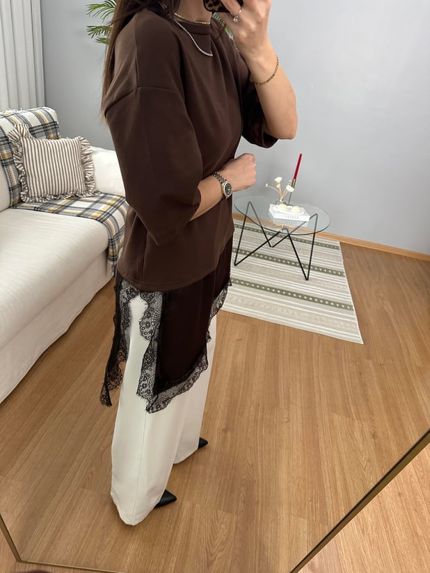 Uçları Asimetrik Saten Dantelli Kahve Bluz