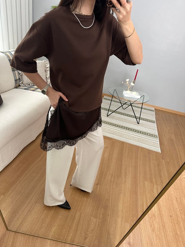 Uçları Asimetrik Saten Dantelli Kahve Bluz