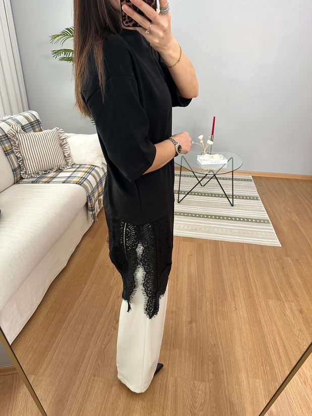 Uçları Asimetrik Saten Dantelli Siyah Bluz