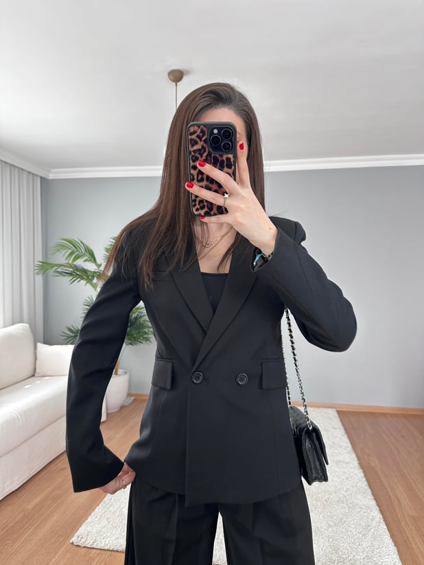 Vera Siyah Takım