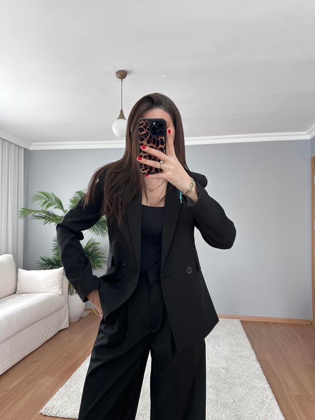Vera Siyah Takım