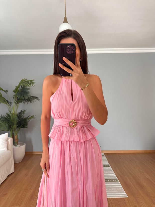 Viernes Pembe Takım