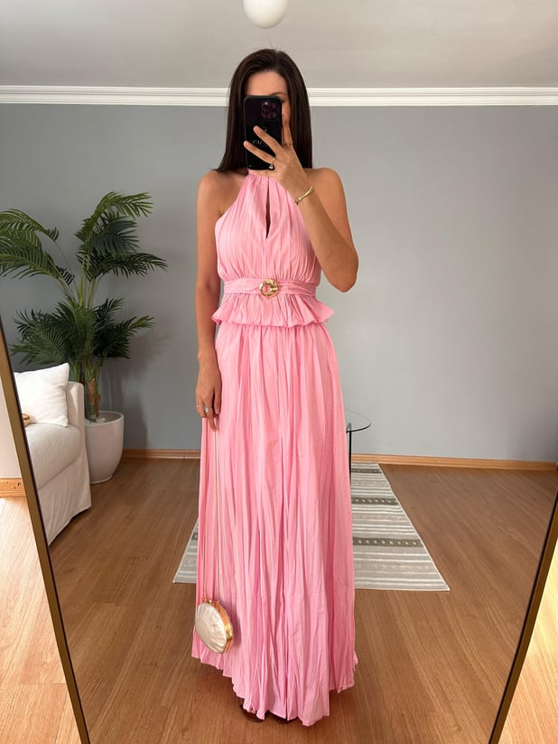 Viernes Pembe Takım