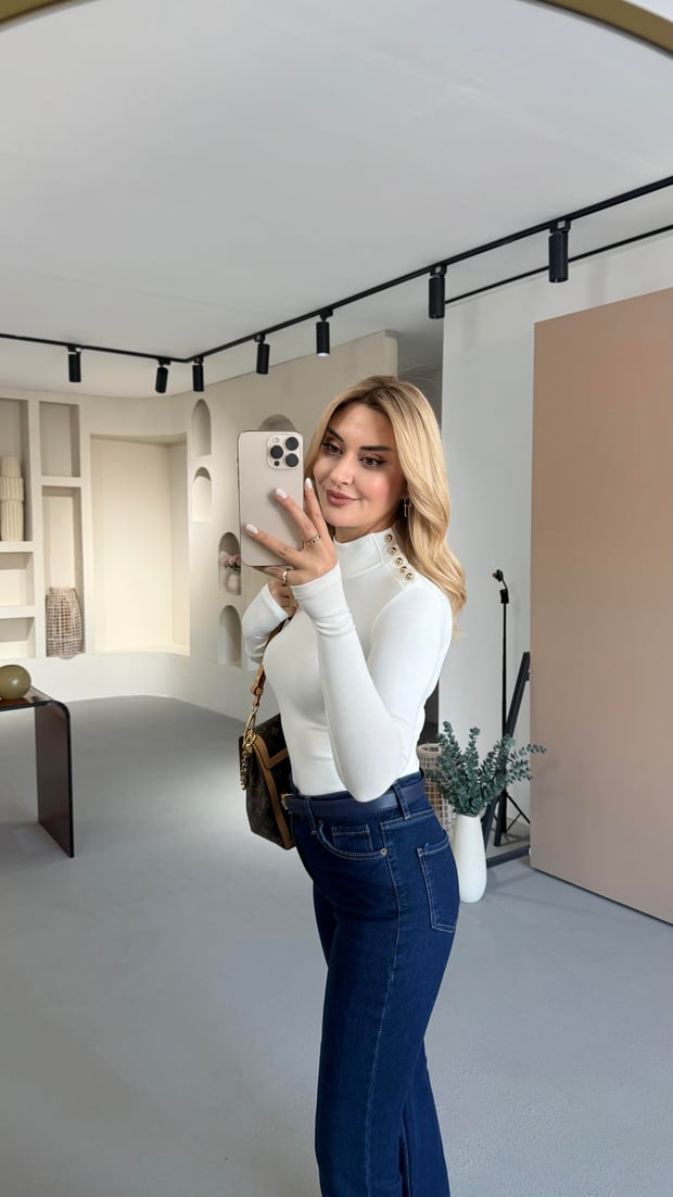 Omuz Düğme Detay Dik Yaka Ekru Bluz