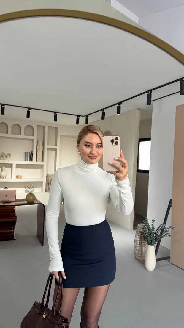 Premium Seri Beyaz Balıkçı Yaka Pamuklu Basic Bluz