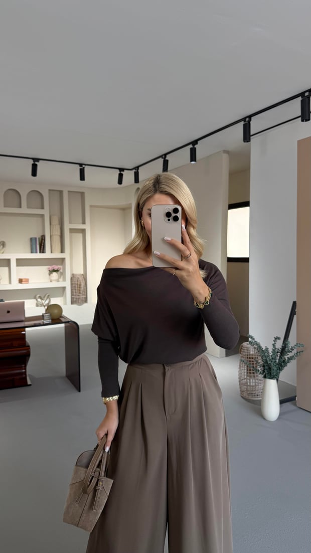 Kayık Yaka Kahve Bluz