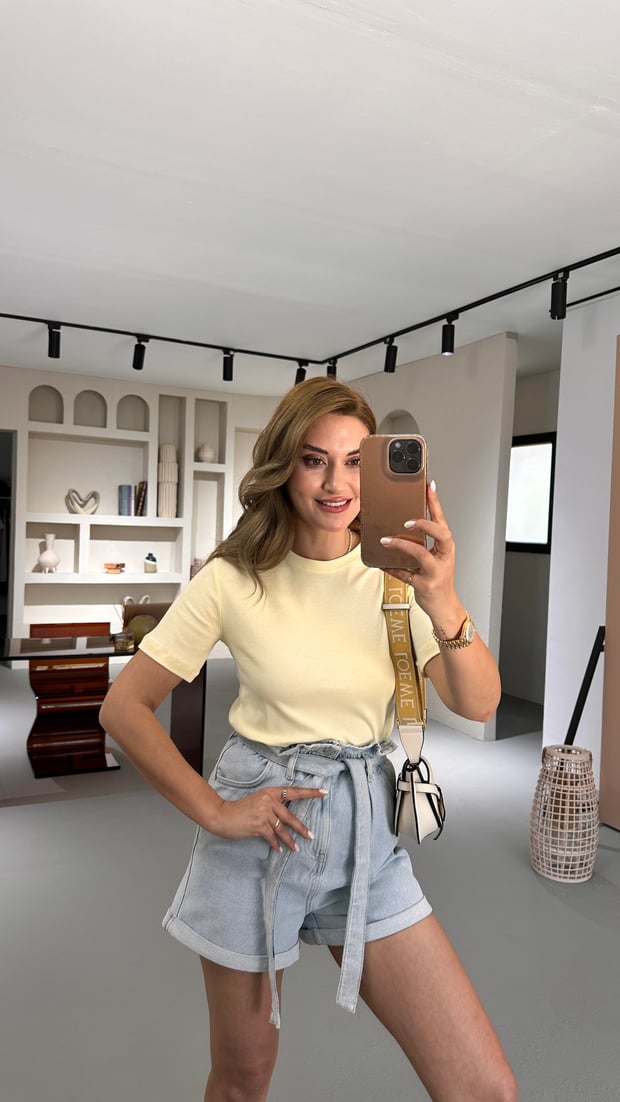 Bisiklet Yaka Pamuklu Pastel Sarı Basic Tshirt
