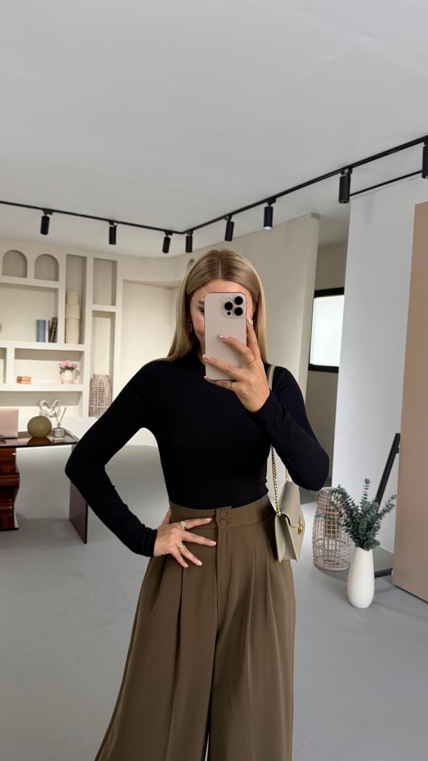 Premium Seri Yumuşak Dokulu Likralı Siyah Basic Bluz