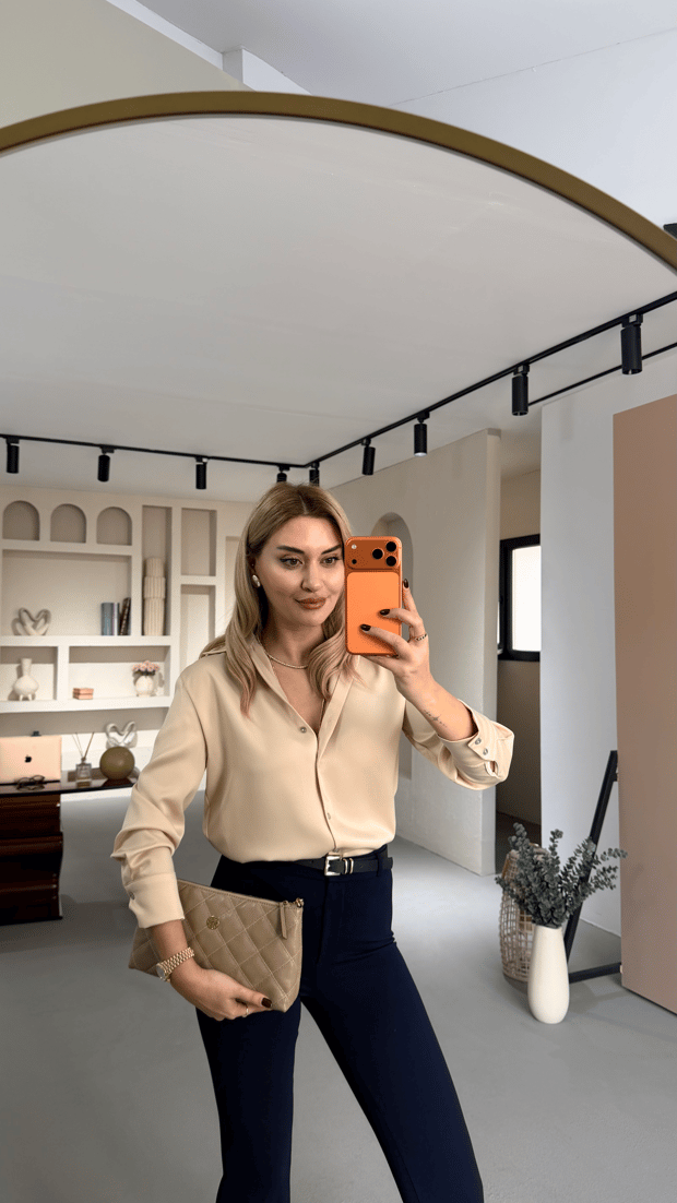 Sedef Düğmeli Bej Saten Gömlek