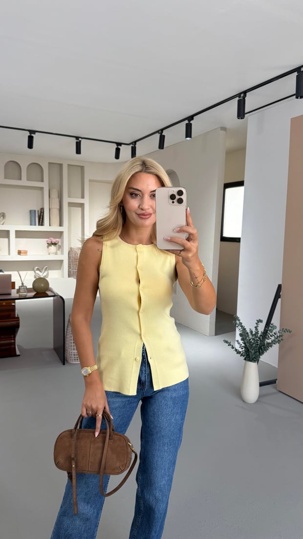 Önden Düğmeli Sarı Çelik Triko Yelek