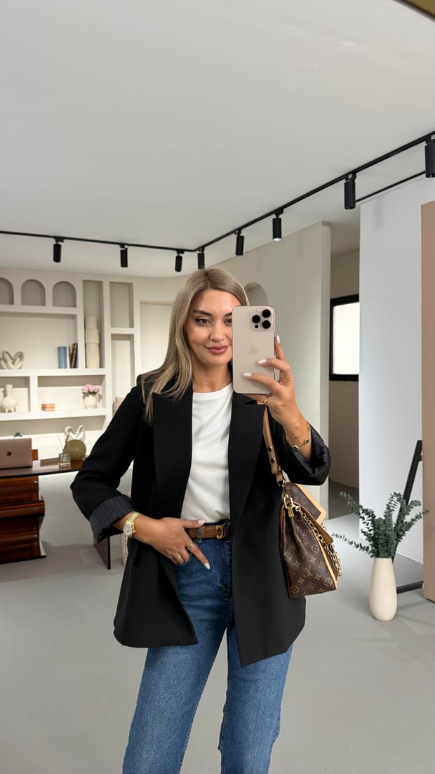Kapak Cep Detay Astarlı Siyah Blazer