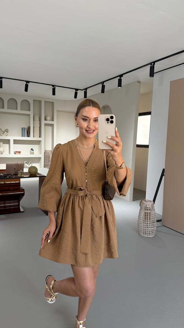 Premium Seri Düğme Detay Kuşaklı Camel Elbise