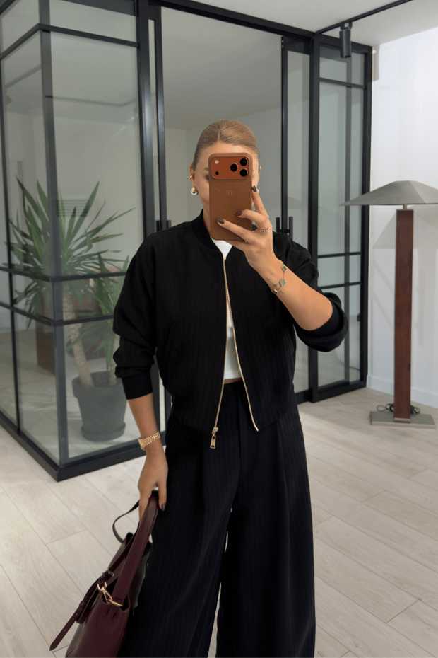 Fermuarlı Siyah Bomber CeketSezgi Tekin