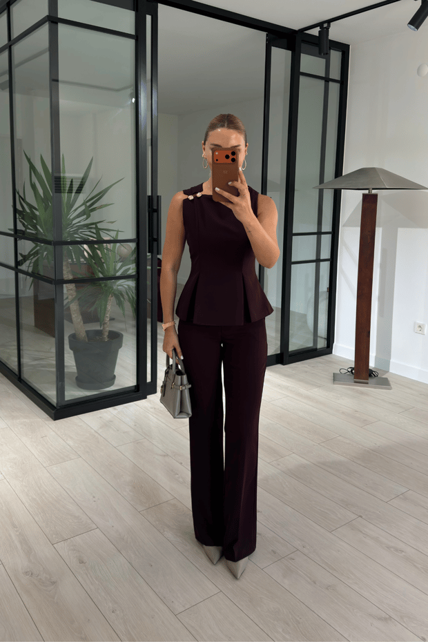 Gold Düğme Detay Pileli Bluz / Pantolon Mürdüm TakımSezgi Tekin