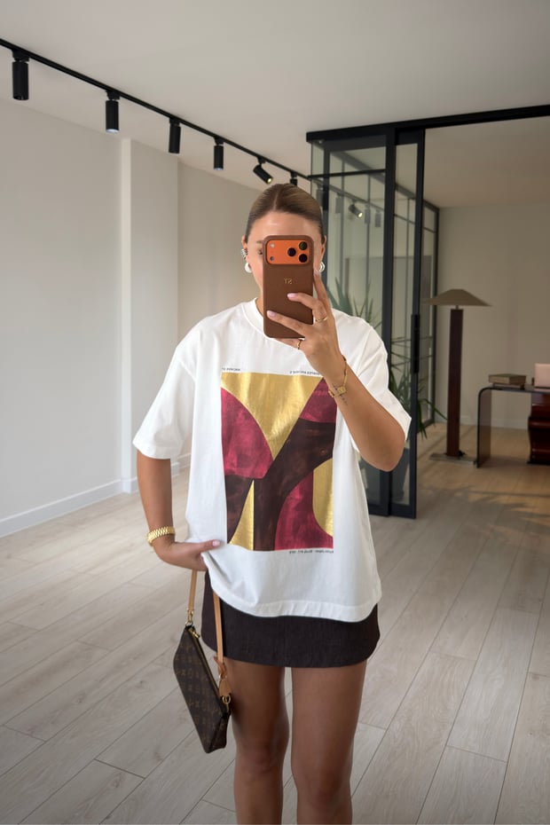 Metalik Baskılı Oversize Ekru TshirtSezgi Tekin