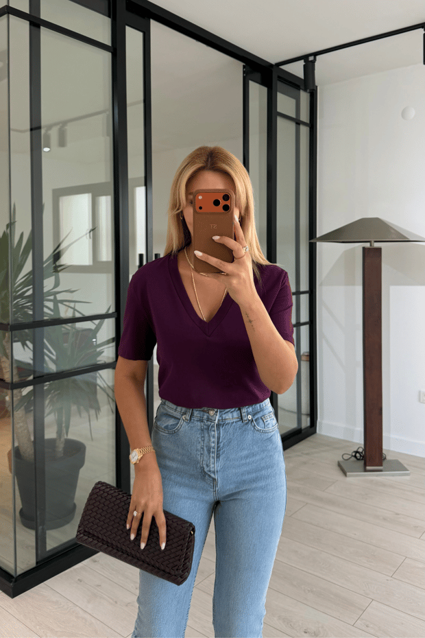 Premium Seri V Yaka Mürdüm TshirtSezgi Tekin