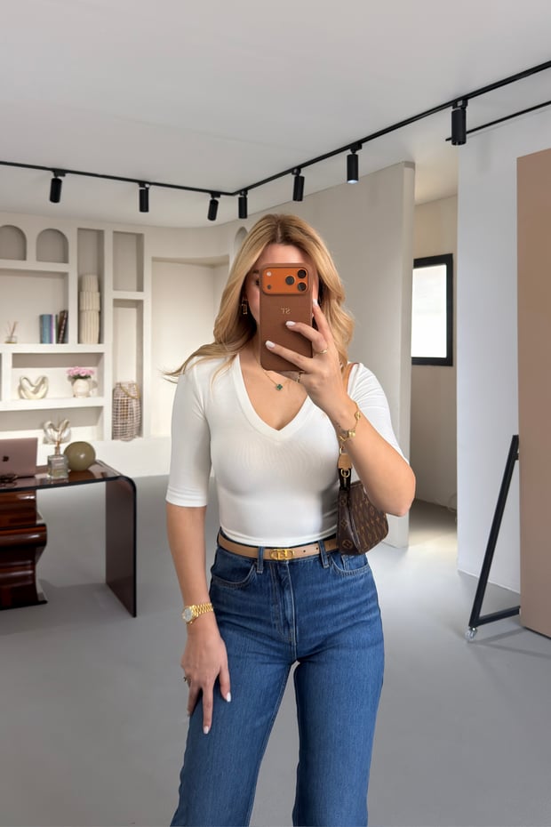 Premium Seri V Yaka Yarım Kol Ekru Basic BluzSezgi Tekin