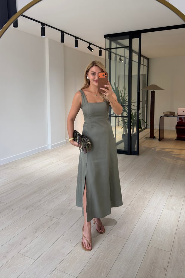 Premium Seri Yırtmaçlı Kare Yaka Haki Tensel ElbiseSezgi Tekin