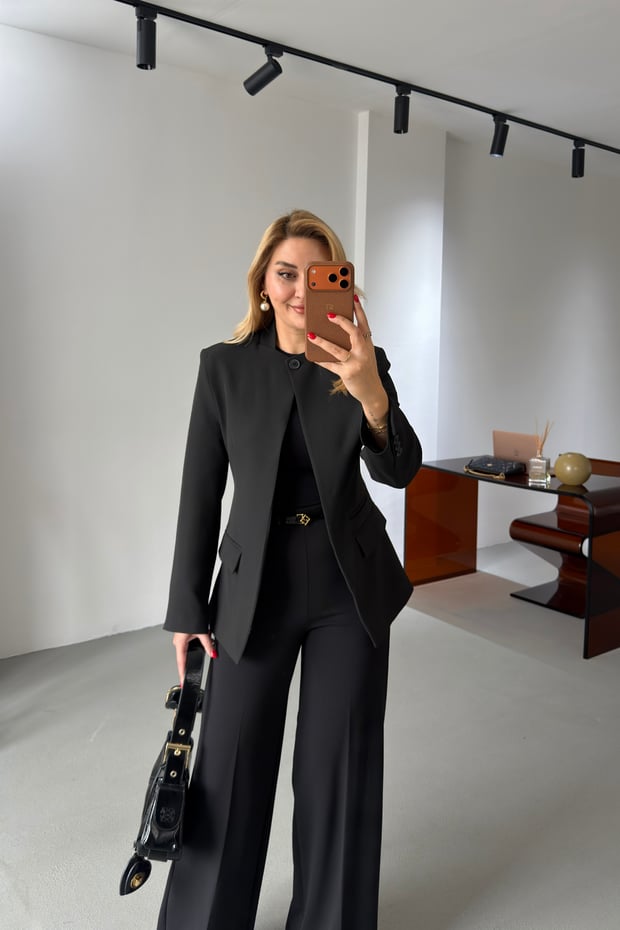Siyah Hakim Yaka Tek Düğmeli Blazer CeketSezgi Tekin