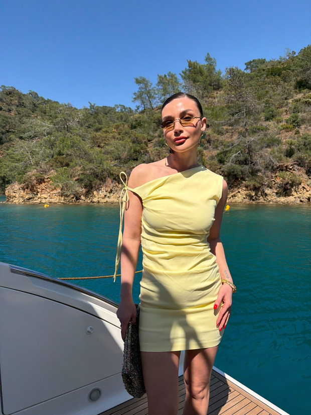 Drapeli Kol Detaylı Mini Elbise Sarı