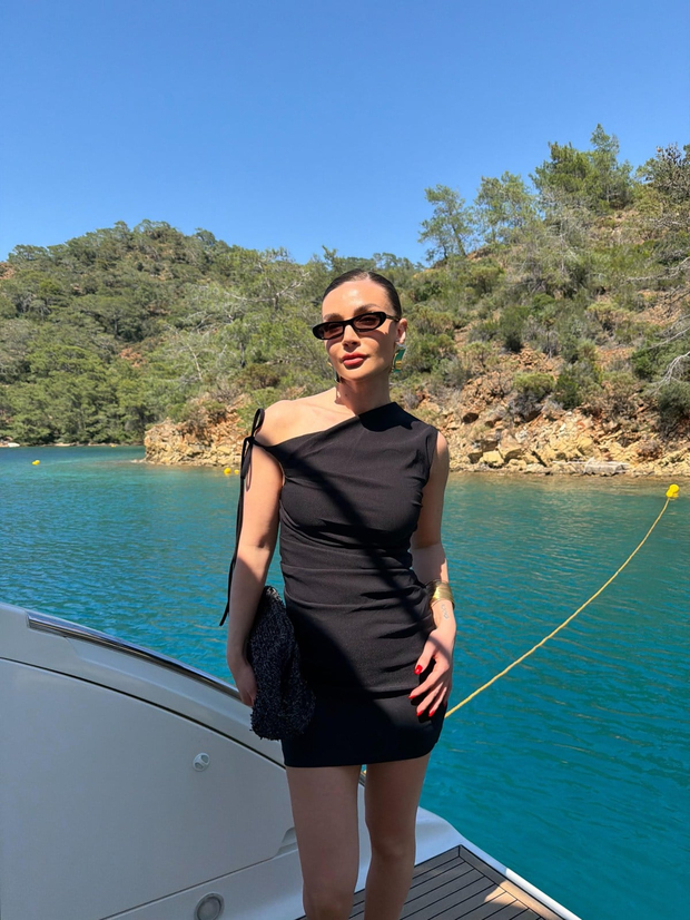 Drapeli Kol Detaylı Mini Elbise Siyah