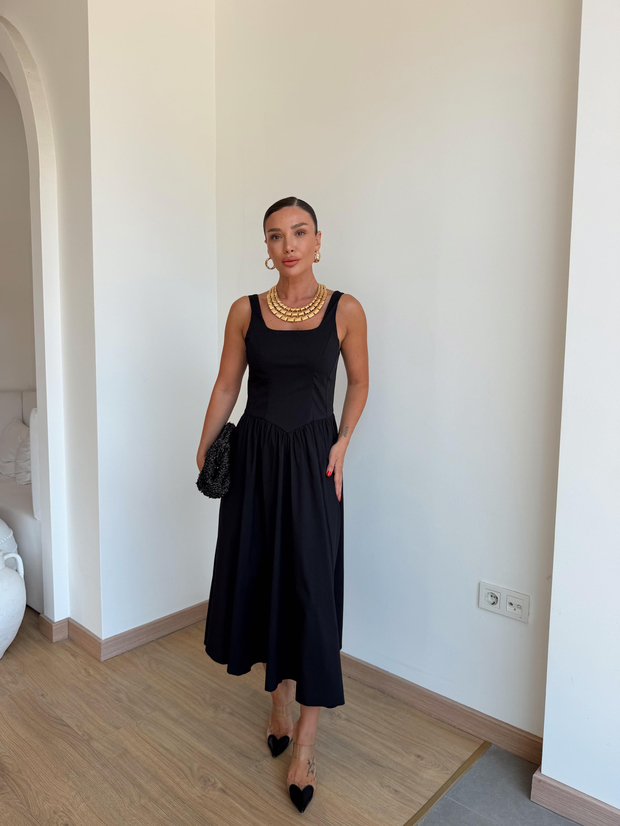 Kare Yaka Arkası Dekolteli Midi Elbise Siyah