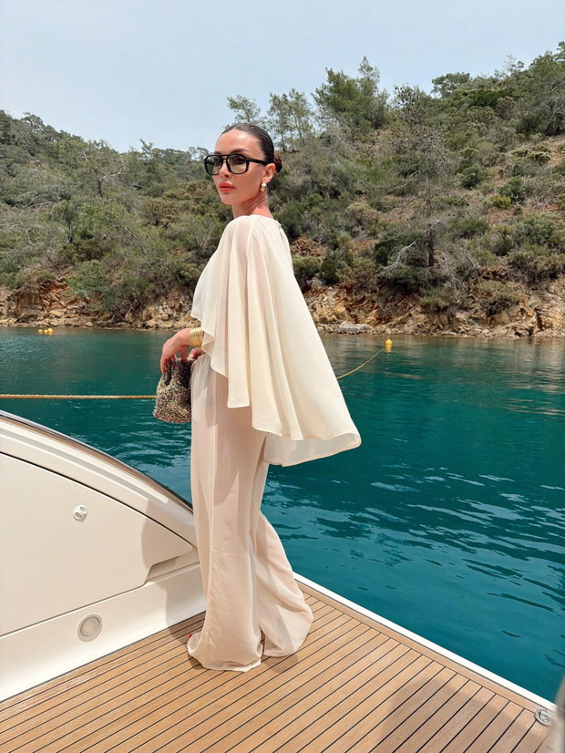 Pelerinli Beachwear Takım Bej