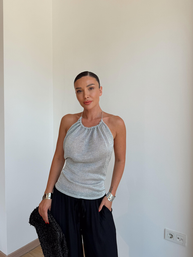 Silver Büzmeli Sırt Dekolteli Bluz 