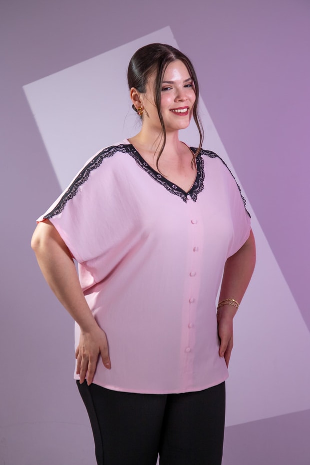 Büyük Beden 3331026 V Yaka Dantelli Bluz  Pembe