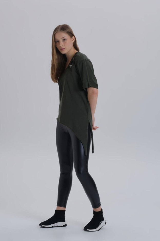 Antrasit Kadın Paris Baskı Detay Asimetrik Kesim T-shirt