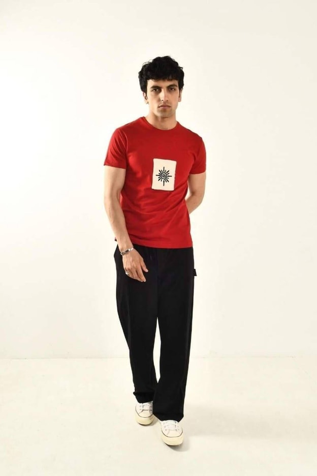 Bebe Mavisi İşleme Detaylı Bisiklet Yaka T-shirt