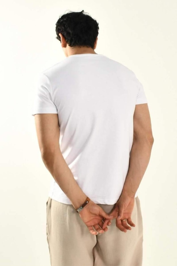 Beyaz İşleme Detaylı Bisiklet Yaka T-shirt