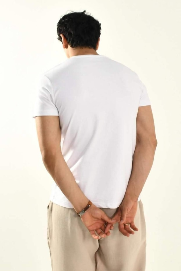 Beyaz İşleme Detaylı Bisiklet Yaka T-shirt