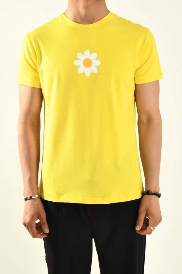 Beyaz Papatya Nakış Detaylı Bisiklet Yaka T shirt