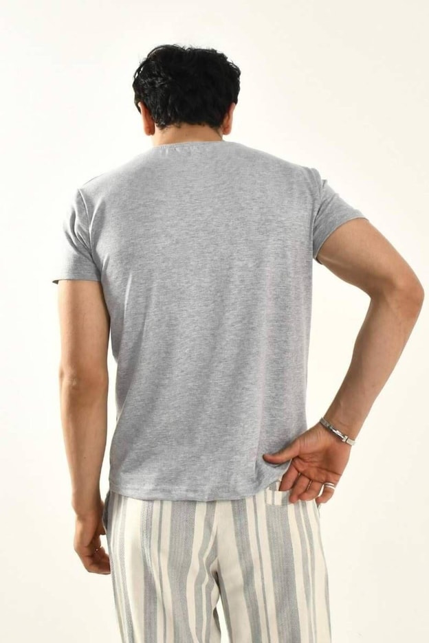 Beyaz Papatya Nakış Detaylı Bisiklet Yaka T shirt