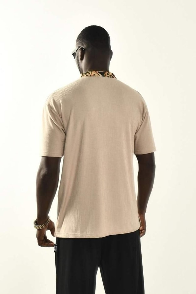 Beyaz Yaka Detaylı T-shirt