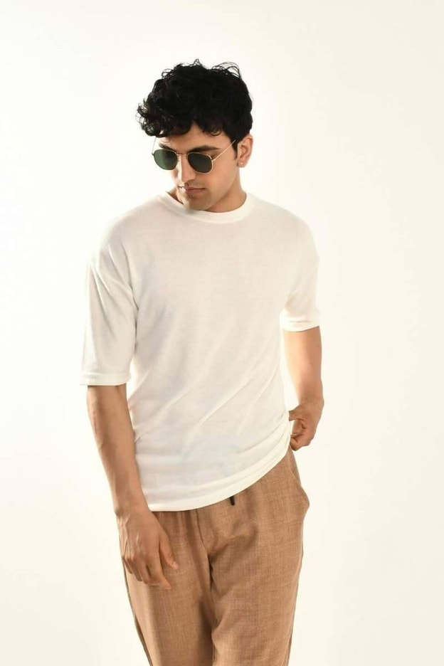 Ekru Soft Kumaş Rahat Kesim Basic T-shirt