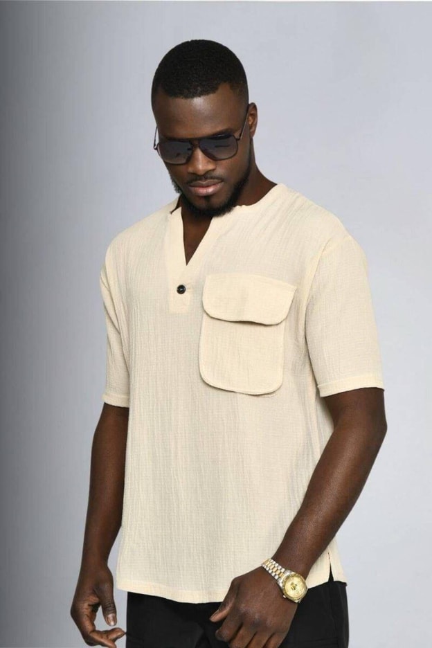 Siyah Cepli V Yaka T-shirt 410409