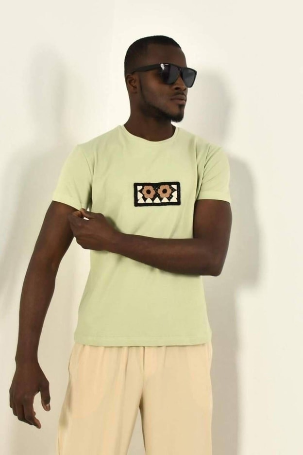 Siyah Çiçekli Örgü Detay Bisiklet Yaka Tshirt