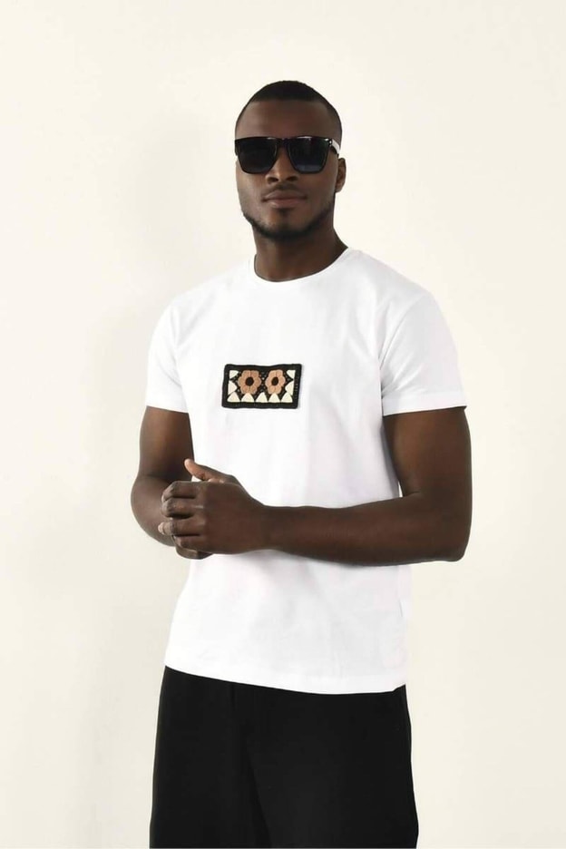 Siyah Çiçekli Örgü Detay Bisiklet Yaka Tshirt