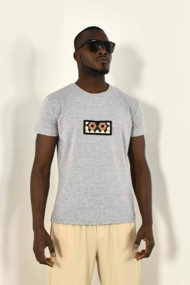 Siyah Çiçekli Örgü Detay Bisiklet Yaka Tshirt