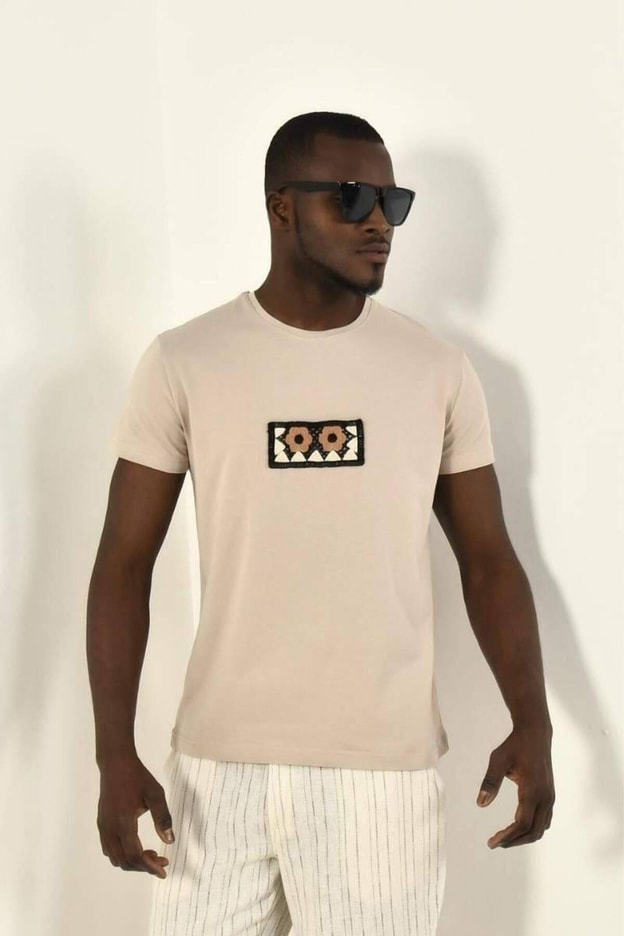 Siyah Çiçekli Örgü Detay Bisiklet Yaka Tshirt