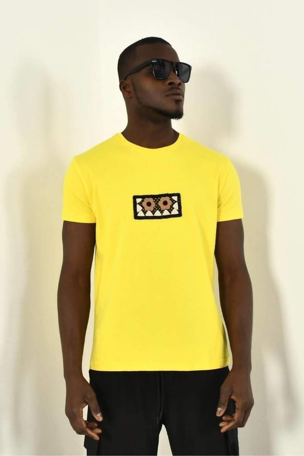 Siyah Çiçekli Örgü Detay Bisiklet Yaka Tshirt