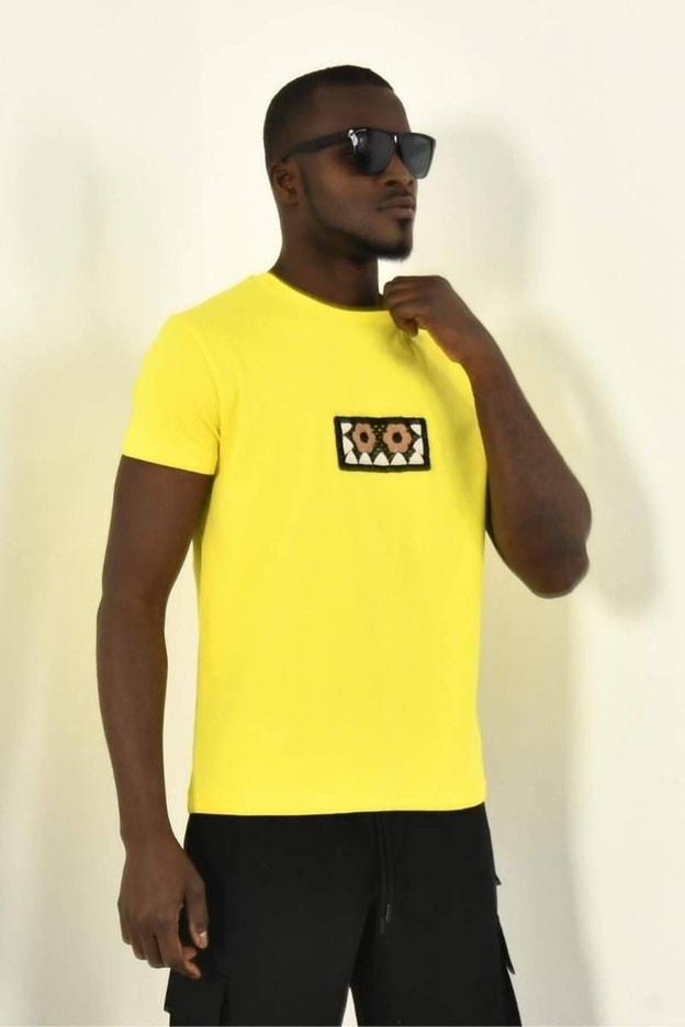 Siyah Çiçekli Örgü Detay Bisiklet Yaka Tshirt